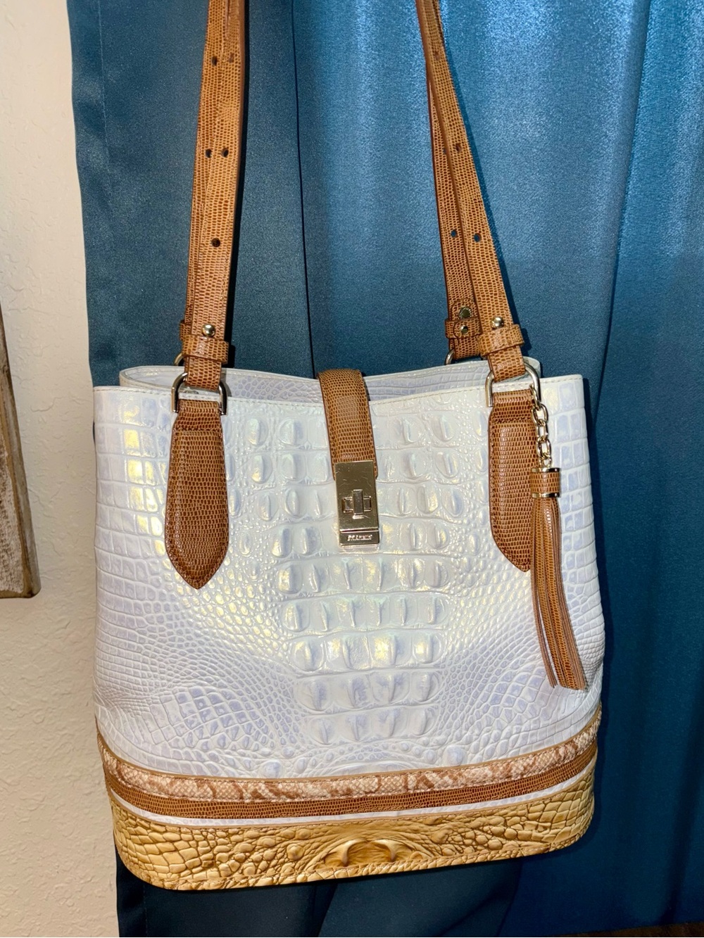 Brahmin EUC Fiora - Dune Alamosa - Metallic Pearl - Leather Tri-Texture